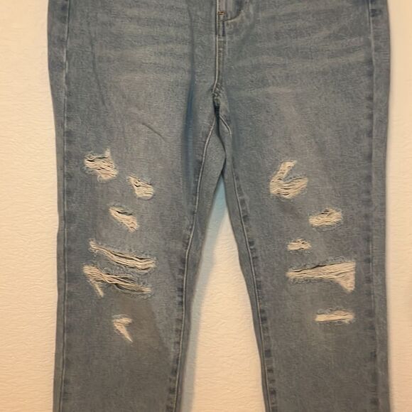 NWT - BlankNYC  Madison Crop High Rise Distressed Jeans - Picture 2 of 7